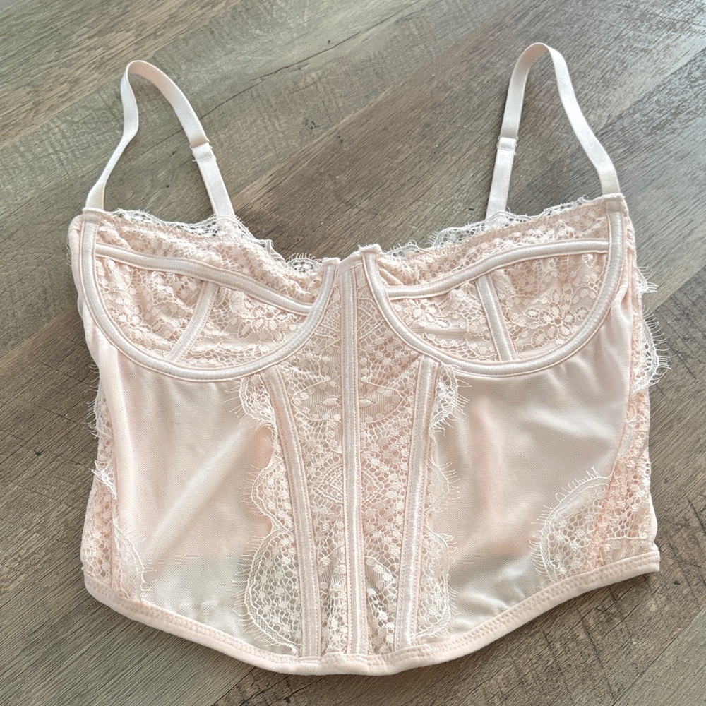 Elegant Lace Bustier in Cream